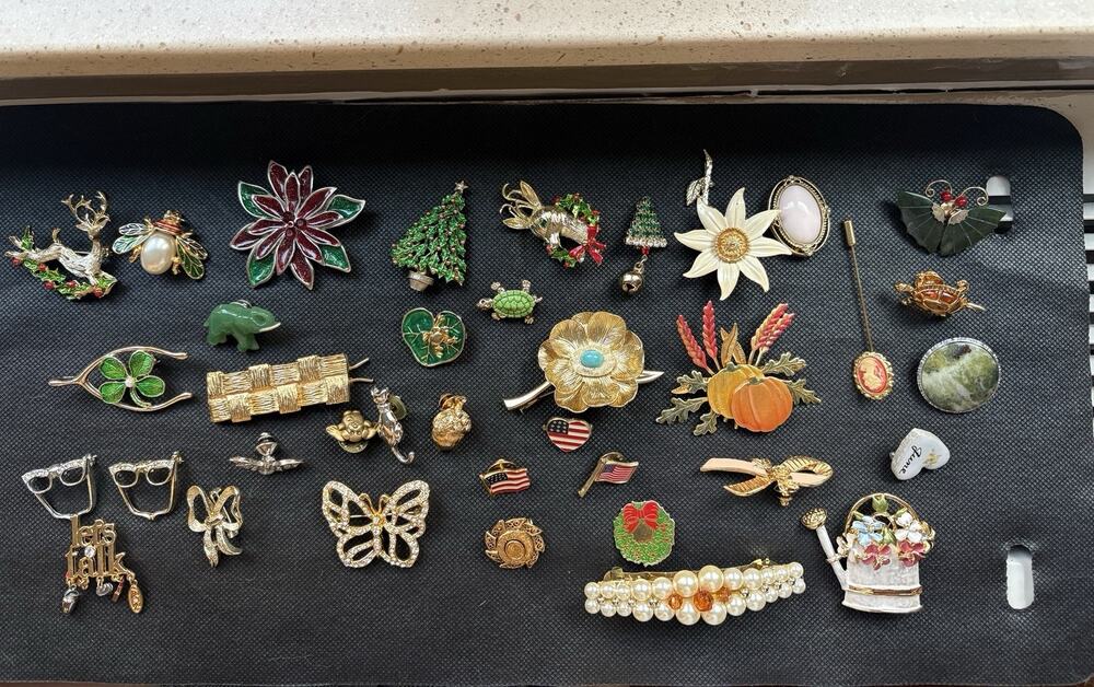 Vintage Costume Christmas Rhinestone Animal Floral Brooch Pin Jewelry Lot Of 38